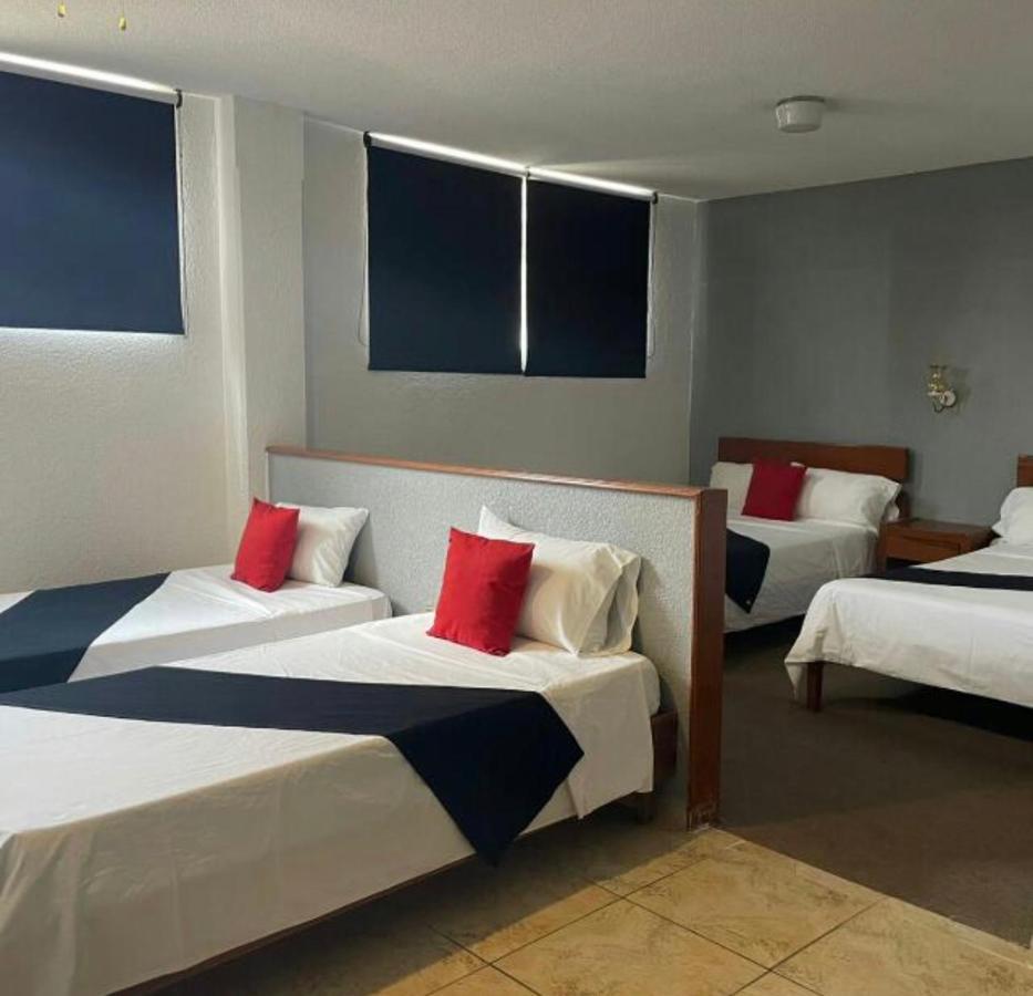 Oyo Hotel Italia อากวสคาเลียนเทส ภายนอก รูปภาพ