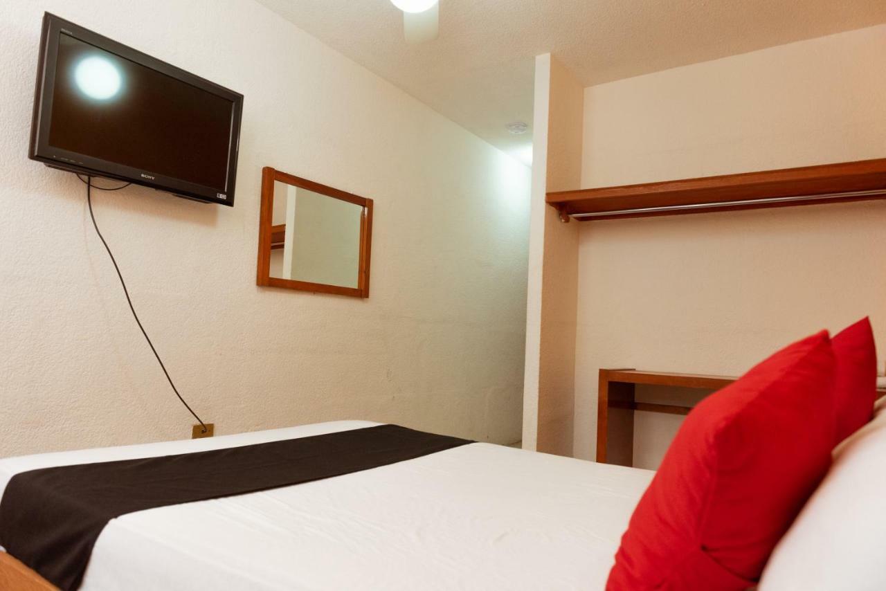 Oyo Hotel Italia อากวสคาเลียนเทส ภายนอก รูปภาพ