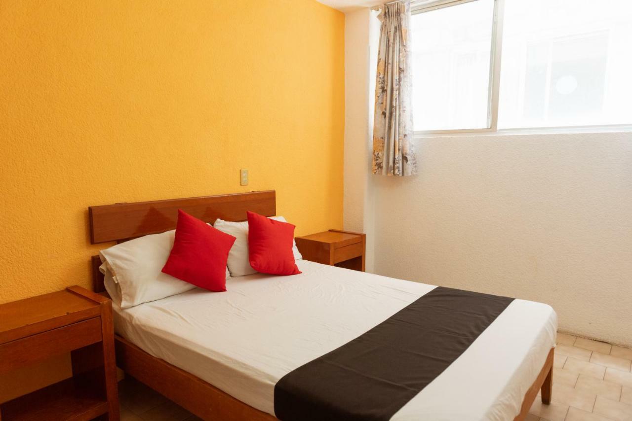Oyo Hotel Italia อากวสคาเลียนเทส ภายนอก รูปภาพ