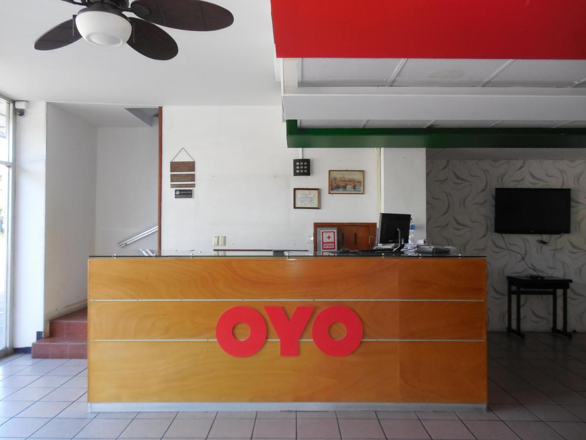 Oyo Hotel Italia อากวสคาเลียนเทส ภายนอก รูปภาพ