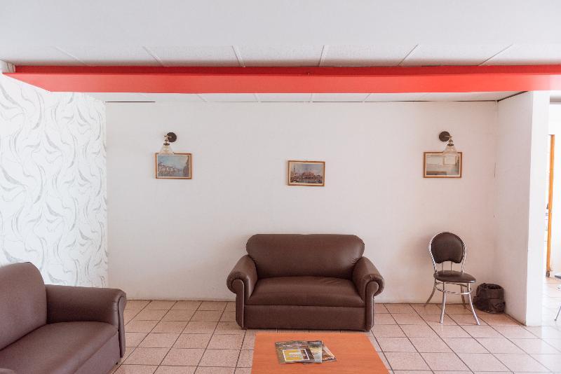 Oyo Hotel Italia อากวสคาเลียนเทส ภายนอก รูปภาพ