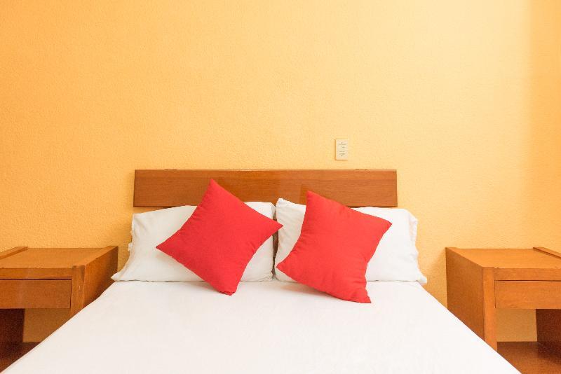 Oyo Hotel Italia อากวสคาเลียนเทส ภายนอก รูปภาพ
